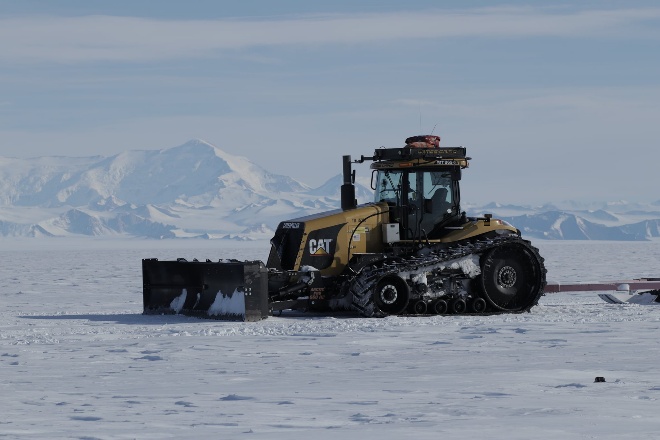 Fuel traverse across the Antarctic continent